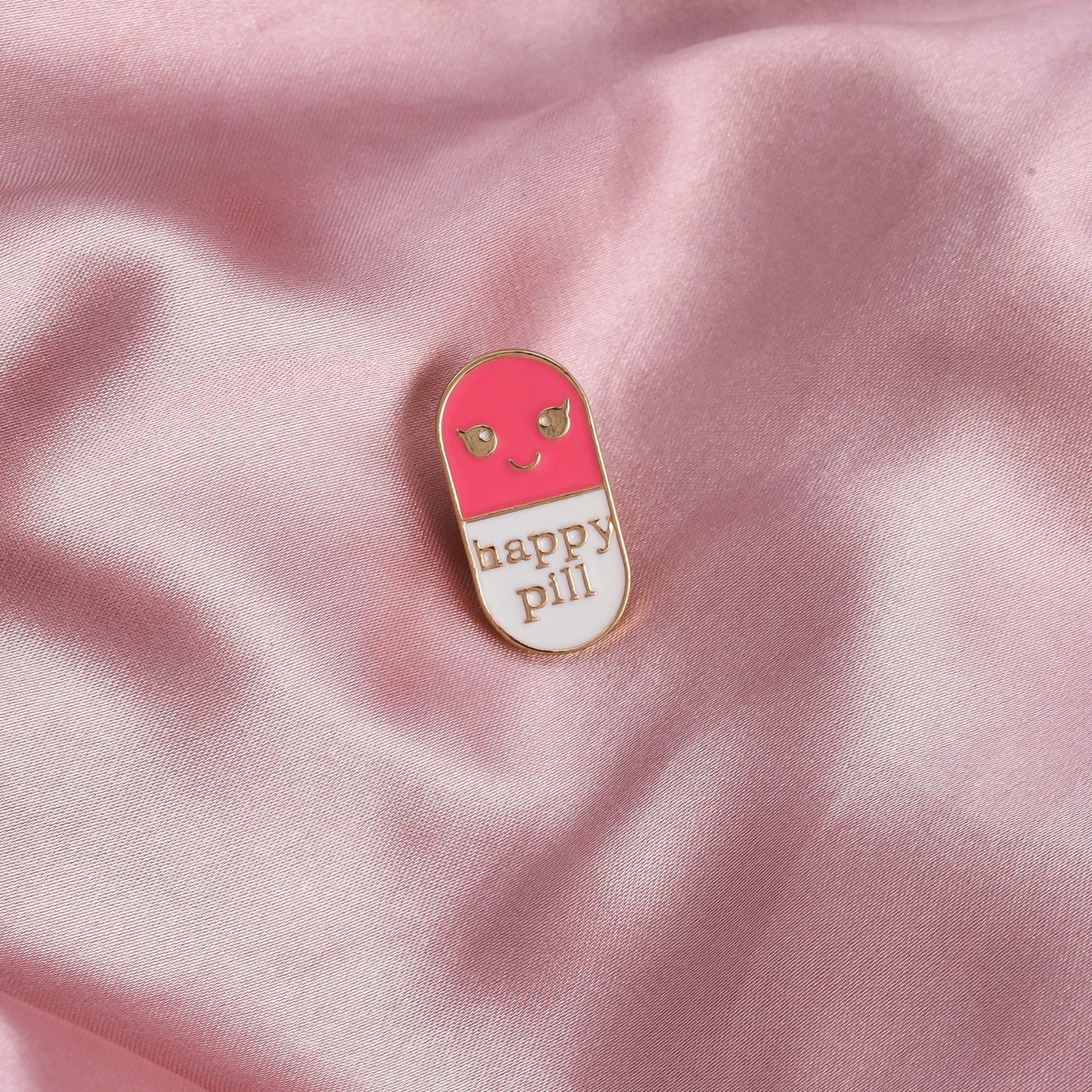 Cute Smile Pills Capsule Enamel Brooch Medical Fun Jewelry for Nurse Doctor Graduation Student Jacket Pins Badge Accessories