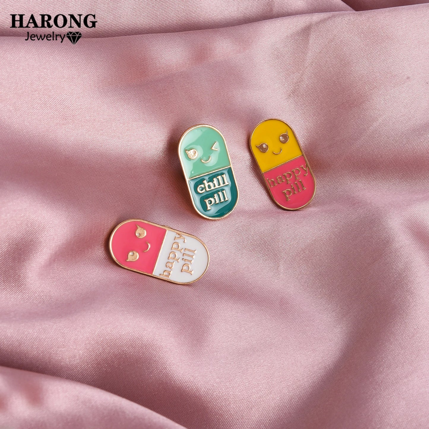 Cute Smile Pills Capsule Enamel Brooch Medical Fun Jewelry for Nurse Doctor Graduation Student Jacket Pins Badge Accessories